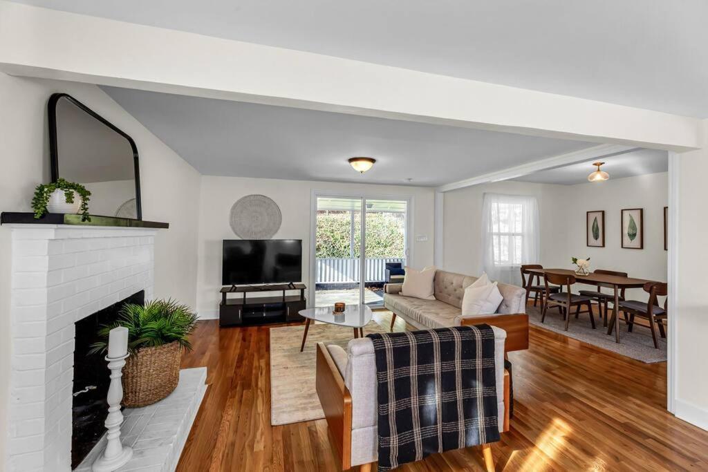 Fully Renovated 4 Bed Buena Vista House Near Wfu Villa Winston-Salem Exteriör bild