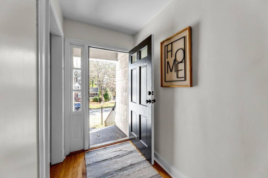 Fully Renovated 4 Bed Buena Vista House Near Wfu Villa Winston-Salem Exteriör bild
