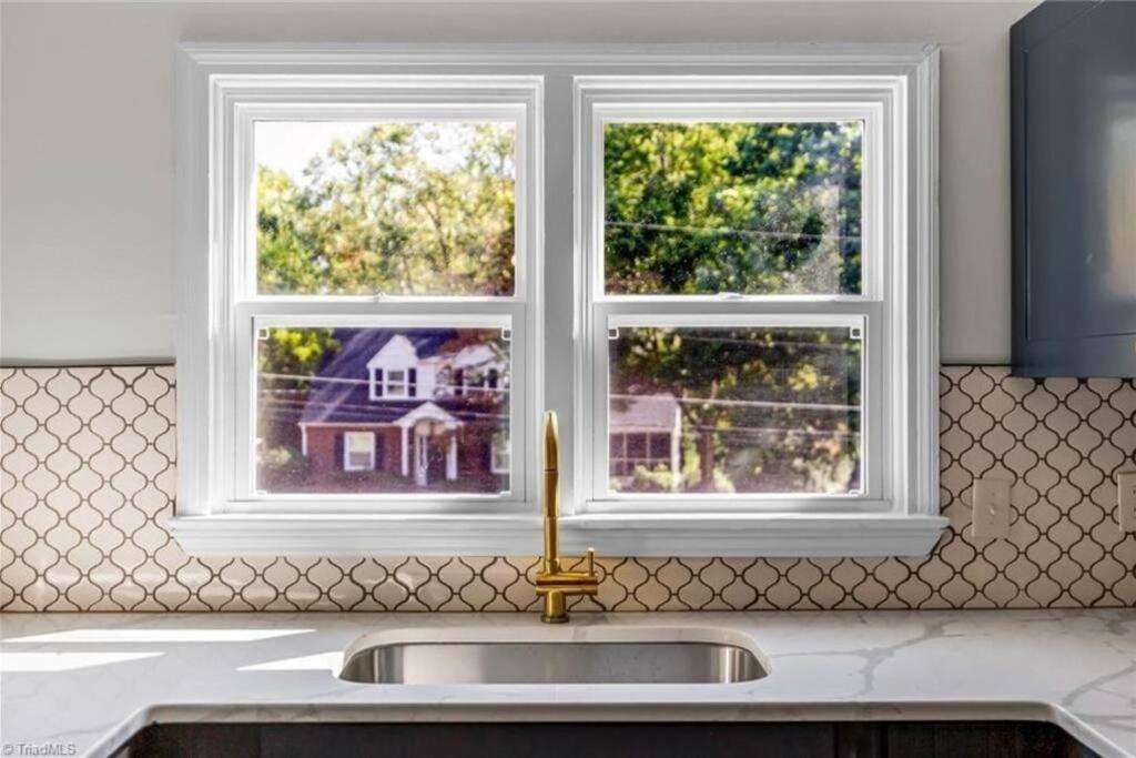 Fully Renovated 4 Bed Buena Vista House Near Wfu Villa Winston-Salem Exteriör bild